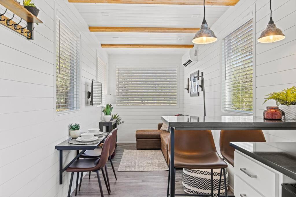 New! The Texas Longhorn-Luxury Container Home Fredericksburg Eksteriør bilde
