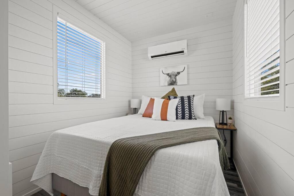 New! The Texas Longhorn-Luxury Container Home Fredericksburg Eksteriør bilde