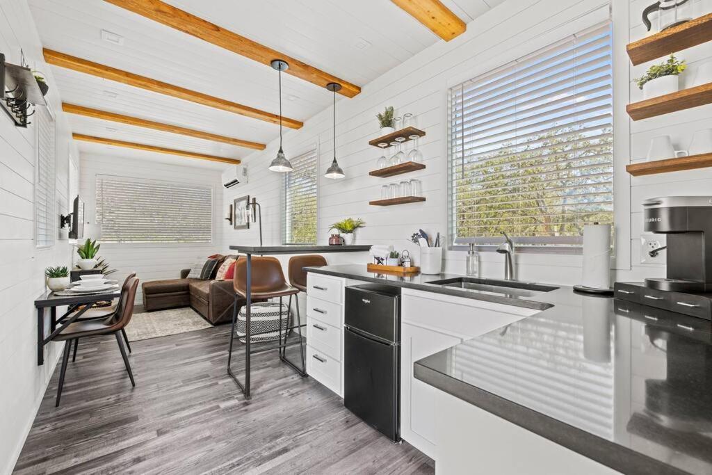 New! The Texas Longhorn-Luxury Container Home Fredericksburg Eksteriør bilde