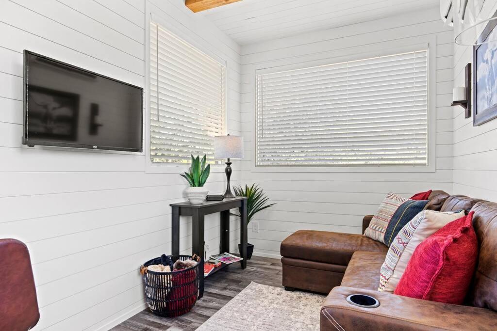 New! The Texas Longhorn-Luxury Container Home Fredericksburg Eksteriør bilde