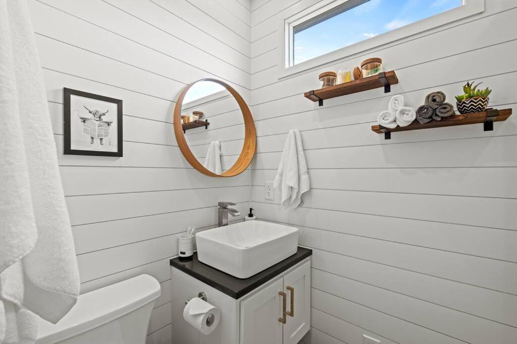 New! The Texas Longhorn-Luxury Container Home Fredericksburg Eksteriør bilde